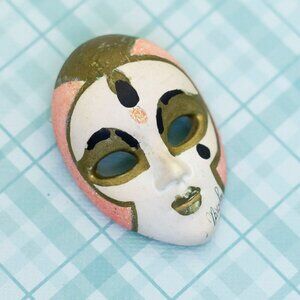 Beautiful Vintage Opera Mask Brooch - L25
